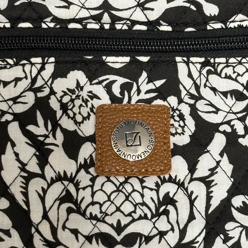 New Stone Mountain Purse Wristlet Black White Quilted Handbag Shoulder Bag - Picture 6 of 12